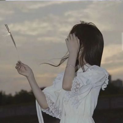 高清好看的2223最新头像女意境图片(精选20张)