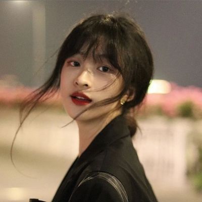 高清好看的2223最新头像女意境图片(精选20张)