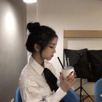 微信姐妹头像一人一张(精选16张)