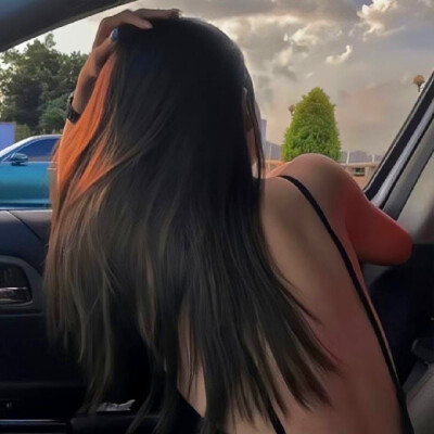 小清新唯美2023背影女生键盘头像(共24张)