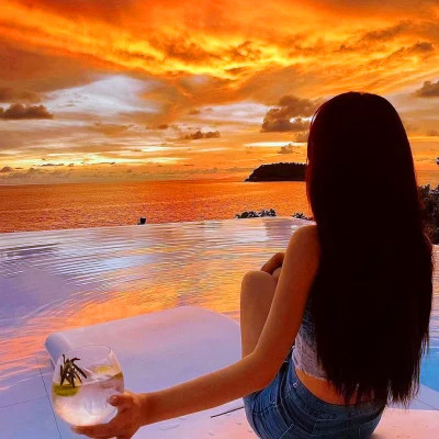 小清新唯美2023背影女生键盘头像(共24张)