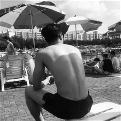 男头像黑白高冷头像(优选20张)