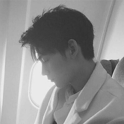 男头像黑白高冷头像(优选20张)