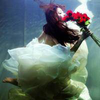 水下穿裙子的女生唯美头像(精选20张)