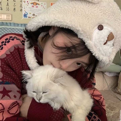 漂亮女生怀抱萌猫头像大全(精选24张)