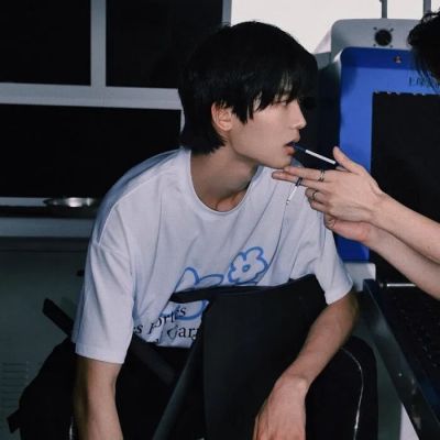 2023最颓废头像(优选22张)