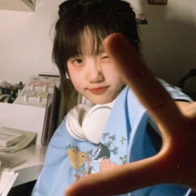 高清好看的复古风意境女生头像图片(精选22张)