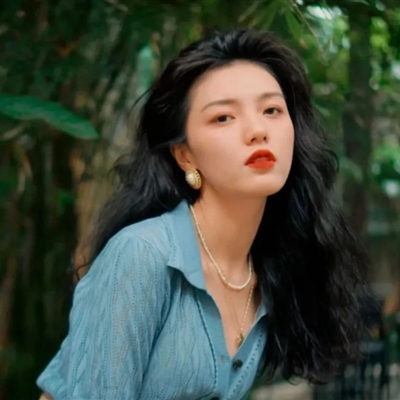 高清好看的复古风意境女生头像图片(精选22张)