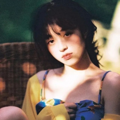 高清好看的复古风意境女生头像图片(精选22张)