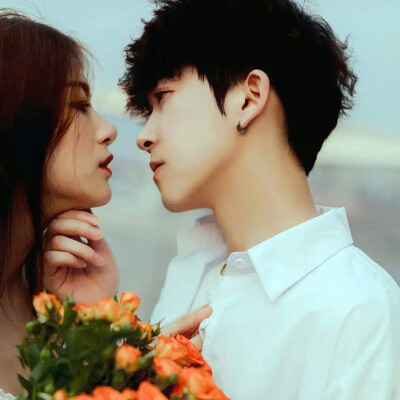 最新版浪漫又很纯情的情头大全(共24张)