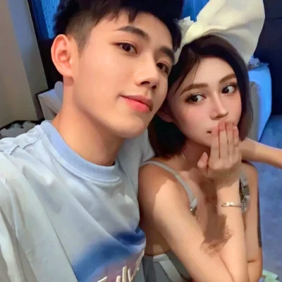 最新版浪漫又很纯情的情头大全(共24张)