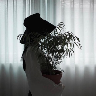 高清好看的高冷霸气黑白女王范头像图片(18张)