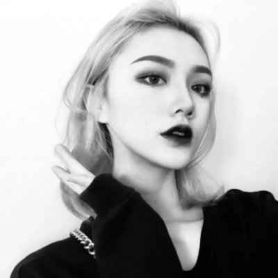 高清好看的高冷霸气黑白女王范头像图片(18张)