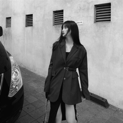 高清好看的高冷霸气黑白女王范头像图片(18张)