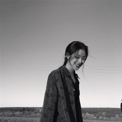 高清好看的高冷霸气黑白女王范头像图片(18张)