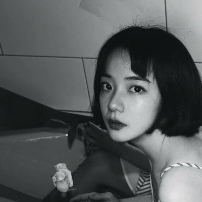 高清好看的高冷霸气黑白女王范头像图片(18张)