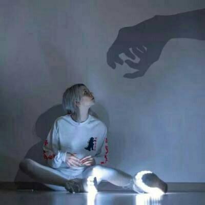 网红霓虹灯女生头像(优选20张)