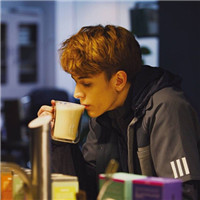 qq伤感欧美男头像大全(共20张)