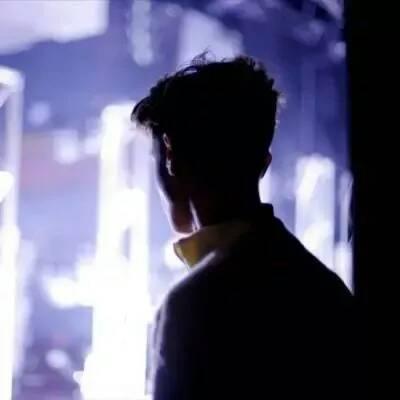 qq伤感欧美男头像大全(共20张)