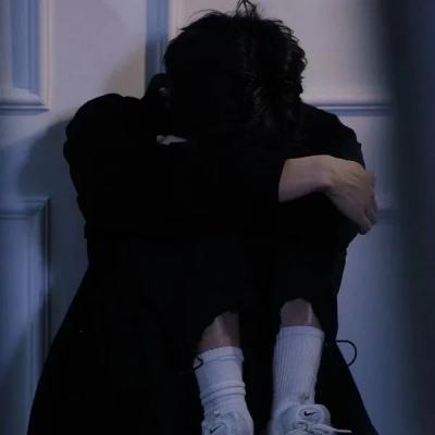 带忧郁气质的伤感男生QQ头像大全(精选18张)