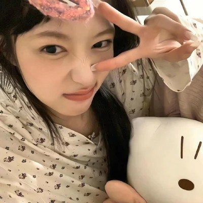 2023年小女生头像(共26张)