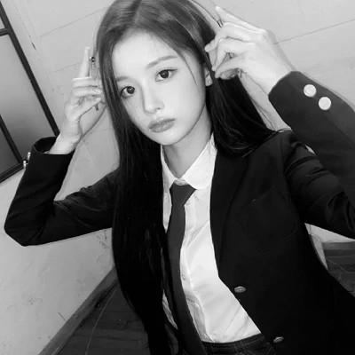 2023年小女生头像(共26张)