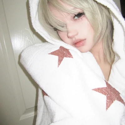 2023年小女生头像(共26张)