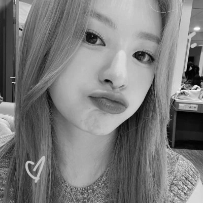 2023年小女生头像(共26张)