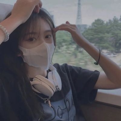 头像意境唯美女生图片(20张)