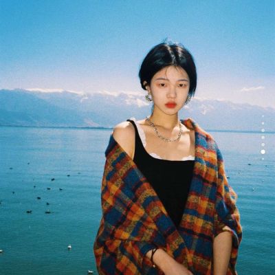 头像意境唯美女生图片(20张)