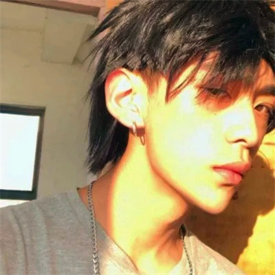 2023年最火头像男生高冷头像