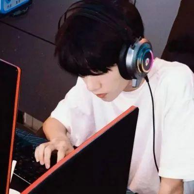 2023年最火头像男生高冷头像