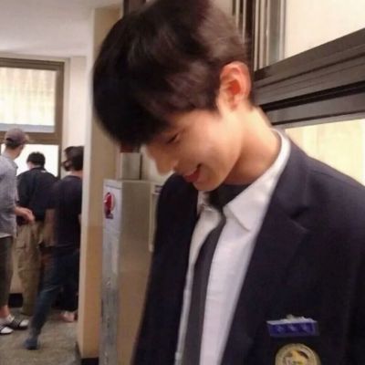 很惊艳的很好看的男生真人qq头像图片(共24张)