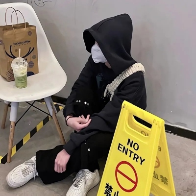 很惊艳的很好看的男生真人qq头像图片(共24张)