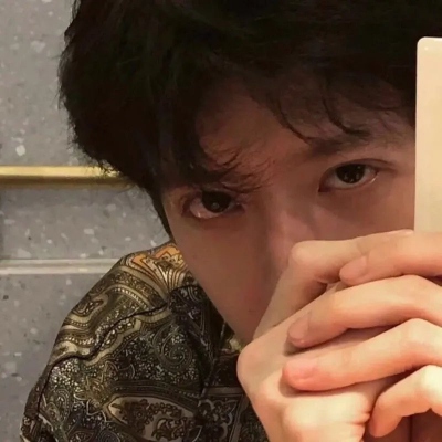 很惊艳的很好看的男生真人qq头像图片(共24张)