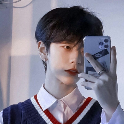 很惊艳的很好看的男生真人qq头像图片(共24张)