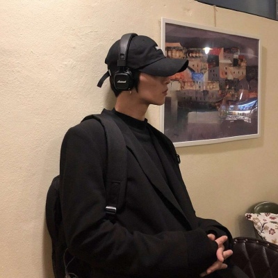 超级好看的真人男生头像(共20张)