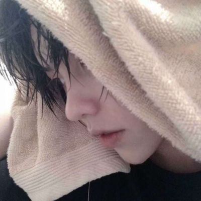 超级好看的真人男生头像(共20张)