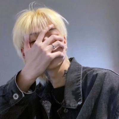 2223新款可爱男微信头像(精选20张)