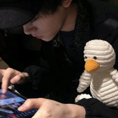 超拽有个性的男生头像精选(优选24张)