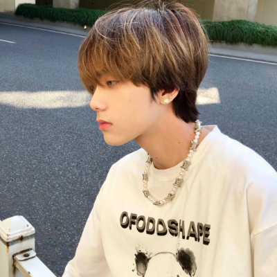 男生气质帅哥头像图片(共28张)