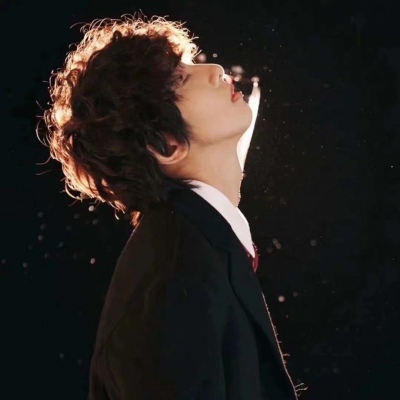 2023一左一右创意情侣头像(精选28张)