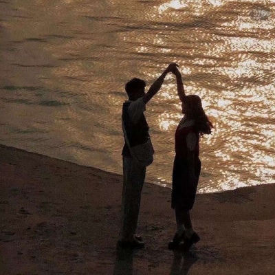 2023一左一右创意情侣头像(精选28张)