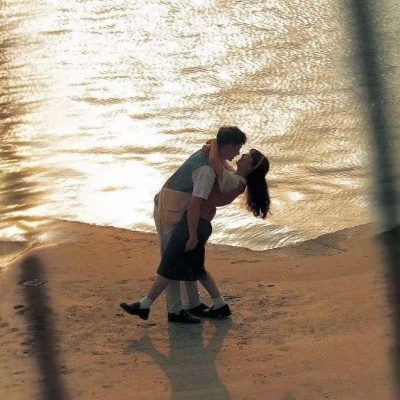 2023一左一右创意情侣头像(精选28张)