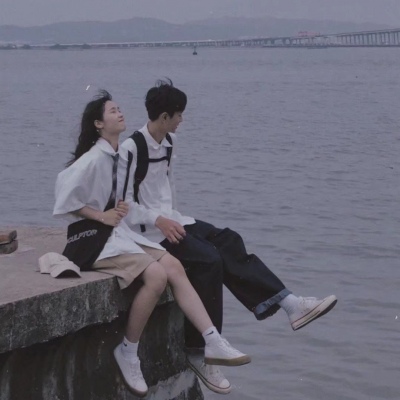 2023一左一右创意情侣头像(精选28张)