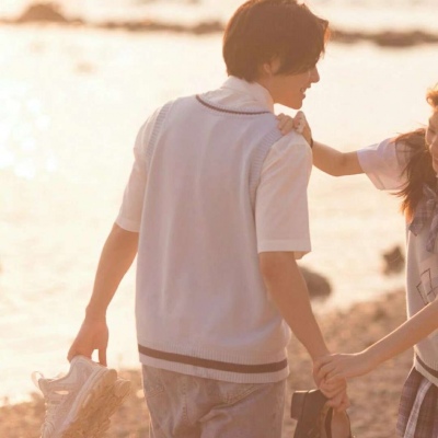 2023一左一右创意情侣头像(精选28张)