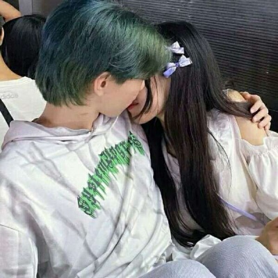 2023一左一右创意情侣头像(精选28张)