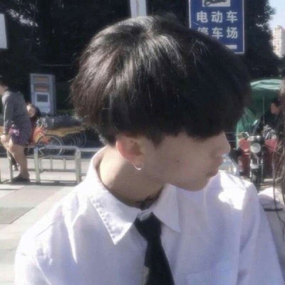 微信情头情侣一人一张(优选22张)