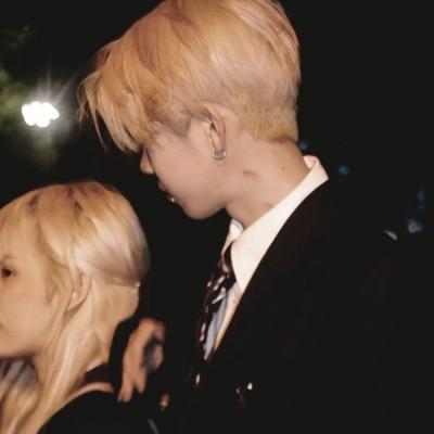 2023高级感不俗气的情侣头像(精选16张)