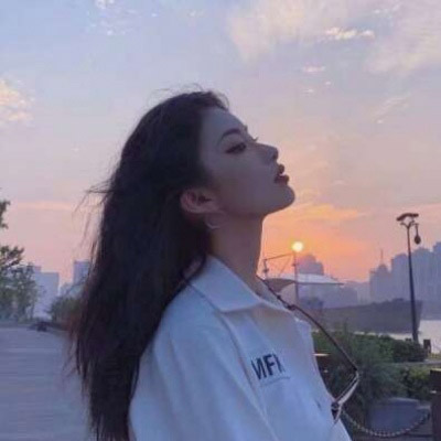 女生海边头像背影图片(26张)